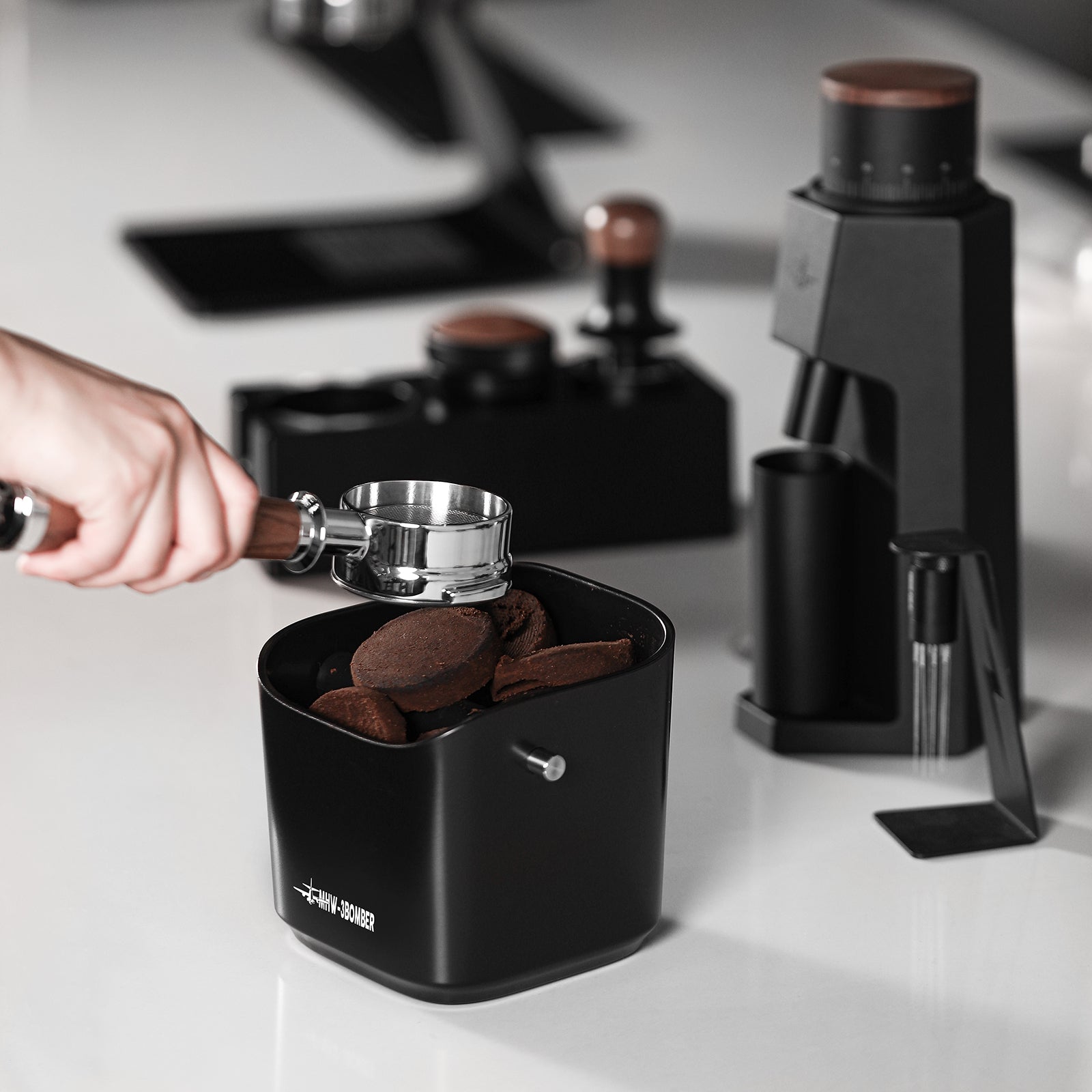 MHW-3BOMBER SQUARE KNOCK BOX 1.2L