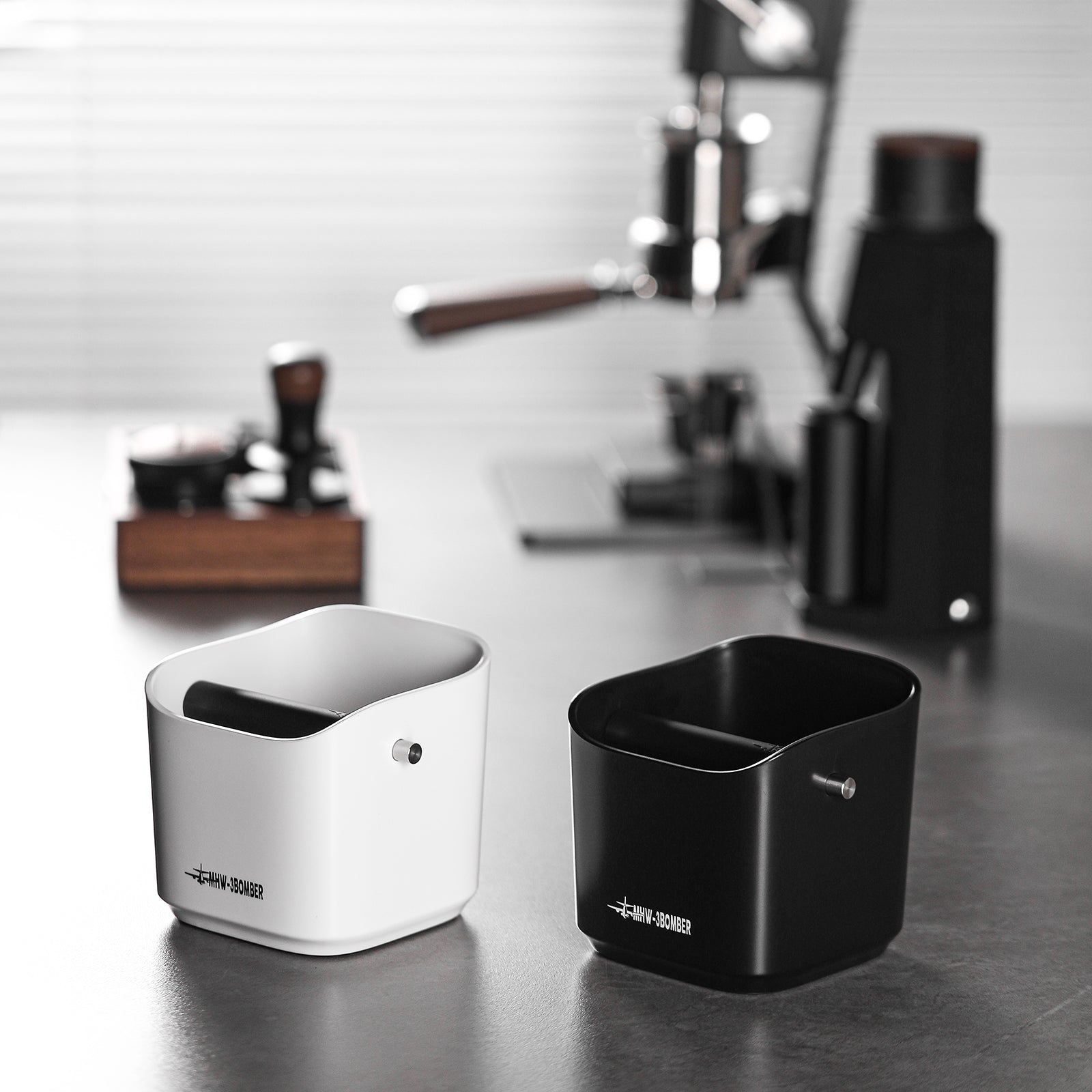 MHW-3BOMBER SQUARE KNOCK BOX 1.2L