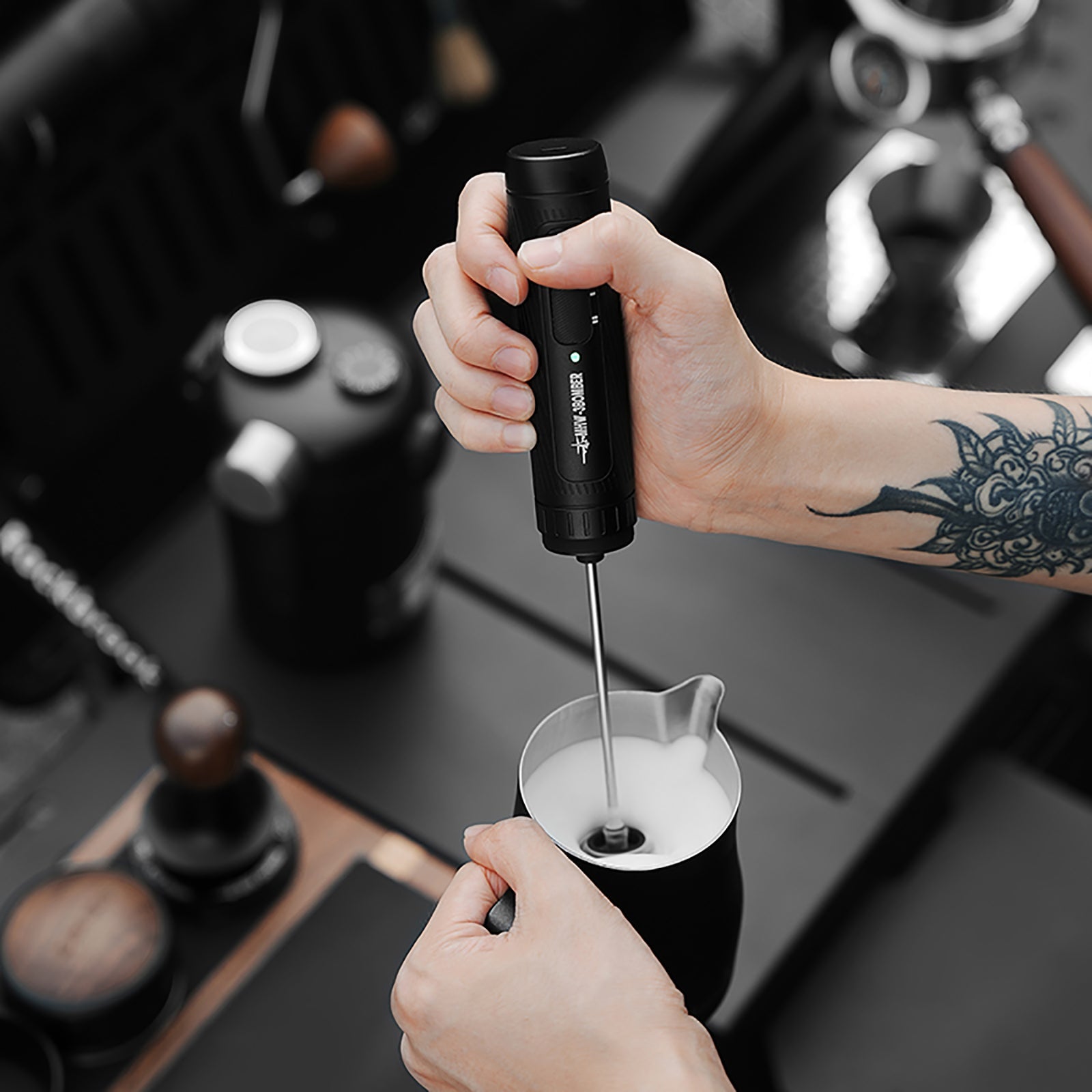 MHW-3BOMBER MAGICIAN ELECTRIC MILK FROTHER BLACK